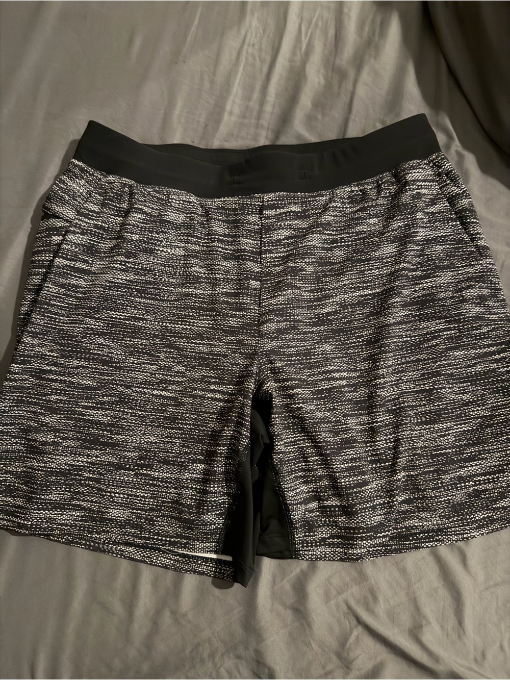 Men’s Lululemon T.H.E. Short lined size Large